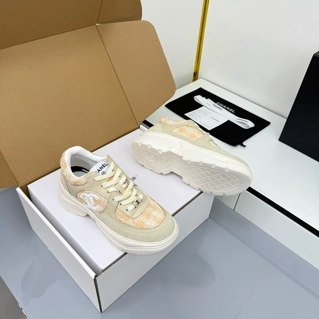 👟👟Ex-factory price 620👟👟 Chanel bread shoes ~ original calfskin panda shoes Chanel 25C latest hot style panda black and white sports shoes casual sneakers Xiaoxiang hot item classic black and white panda color coco girls must pay Fabric: original custom mixed sheepskin lining: original imported breathable mesh lining outsole: Original molded rubber + TPU combination Size: Women's 35-41